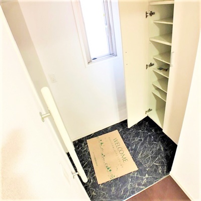 玄関　【安心のセキュリティ完備♪】南向きの明るいお部屋！！