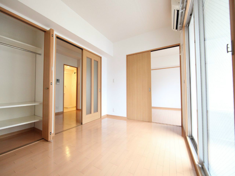 居室・リビング　洋室5.8帖　洋室6.5帖と繋げても仕切っても使えます