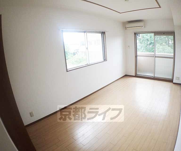 居室・リビング　２面採光のお部屋です。