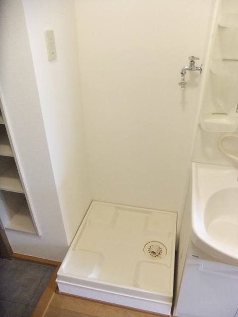 洗面設備　※室内写真は同間取りの別号室の写真です。