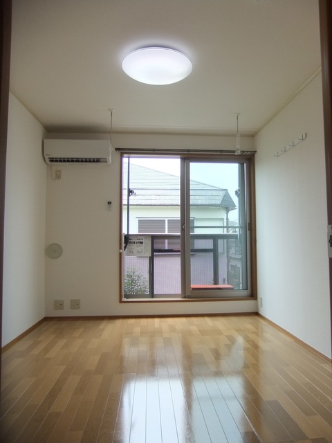 居室・リビング　※室内写真は同間取りの別号室の写真です。