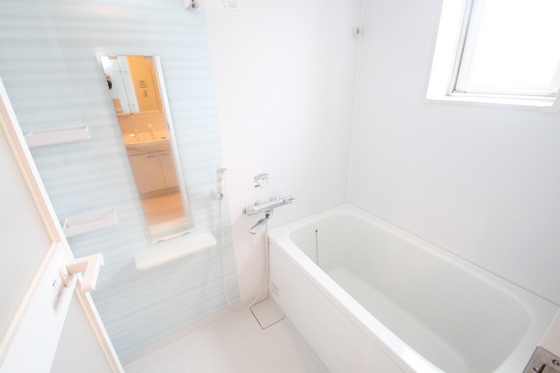 バス・シャワールーム　※別部屋の写真です