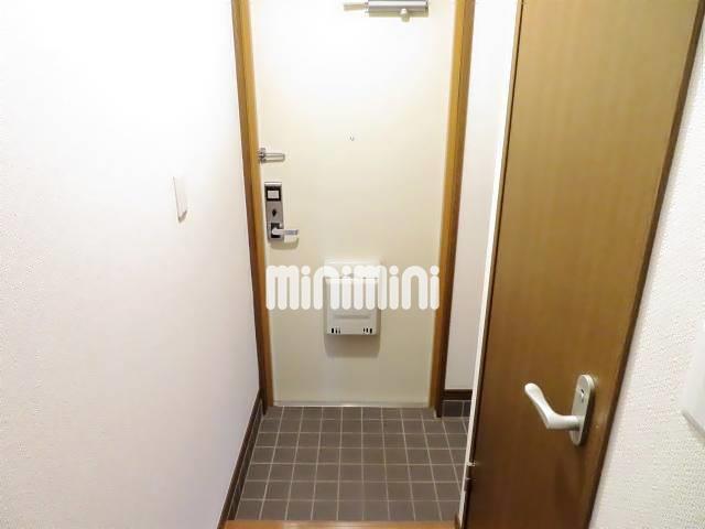 玄関　下駄箱付き