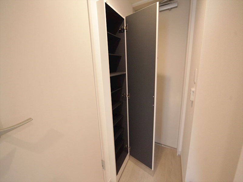 玄関　玄関　シューズボックス付（収納充実してます）