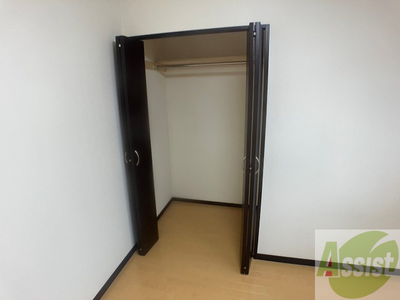 収納　クローゼットは奥行きもあり、荷物が多い方でも安心です。