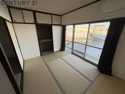 居室・リビング　落ち着いたカラーのリビングです☆