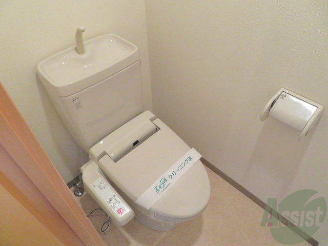 トイレ　トイレは、ウォシュレットが設置されているので便利ですね