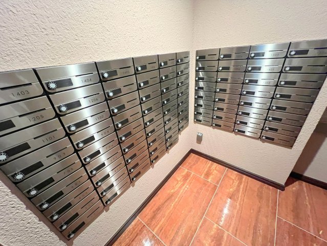 ロビー　ロビーにある各部屋毎のメールボックス。