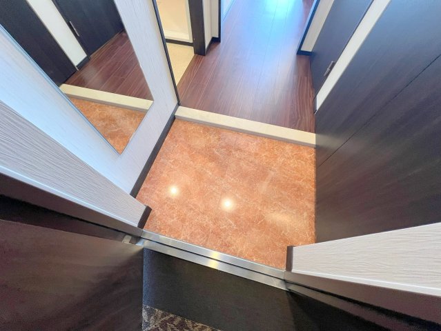 玄関　素敵な玄関は毎朝あなたを元気に送りだしてくれますよ。