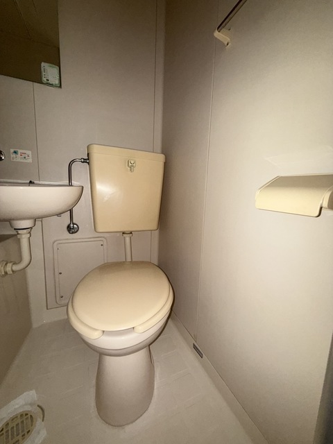 トイレ　別号室参考写真となります