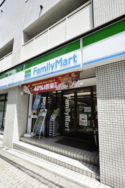 コンビニ　ファミリーマート江戸川橋駅西店（コンビニ）まで551m