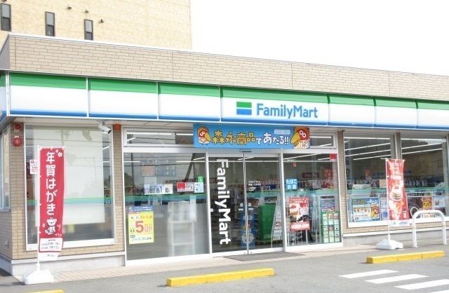 コンビニ　ファミリーマート一之木北店（コンビニ）まで700m