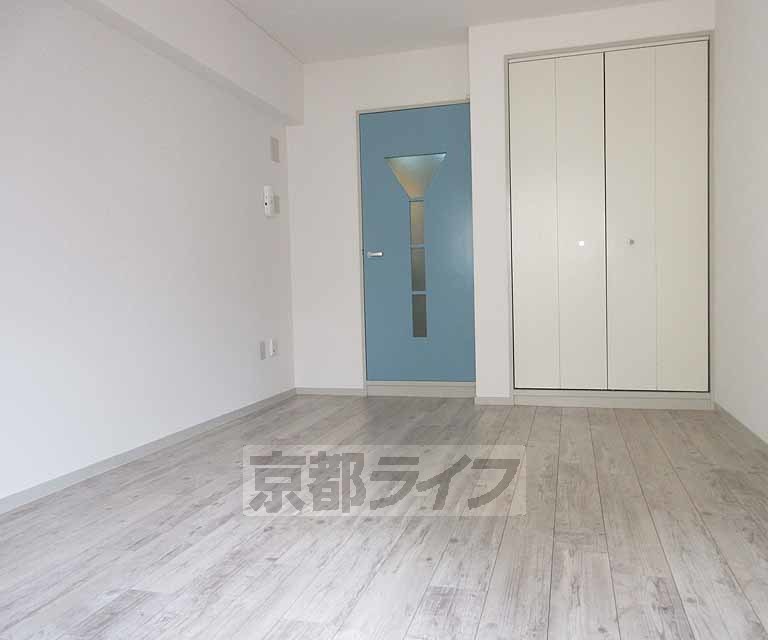 居室・リビング　築年数は古いですが中はキレイです！