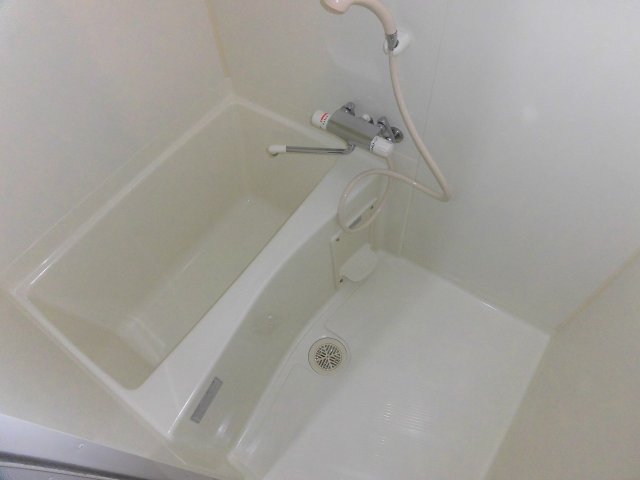 バス・シャワールーム　ゆったりと浸かれる浴槽