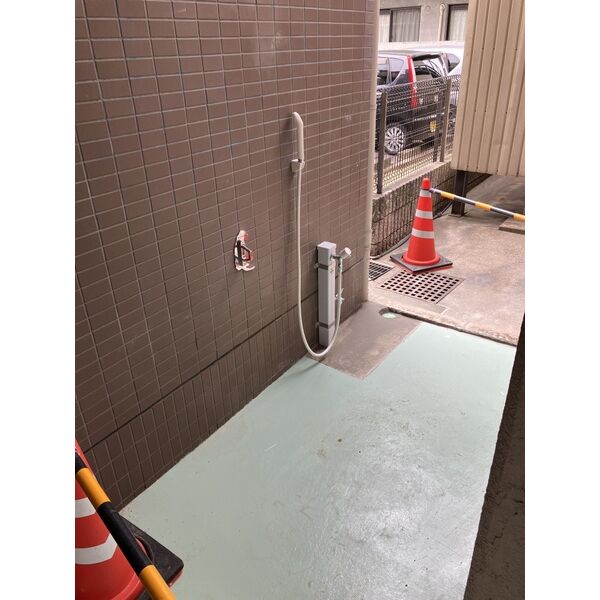 その他　ペット足洗い場(エントランスと北非常階段の間)