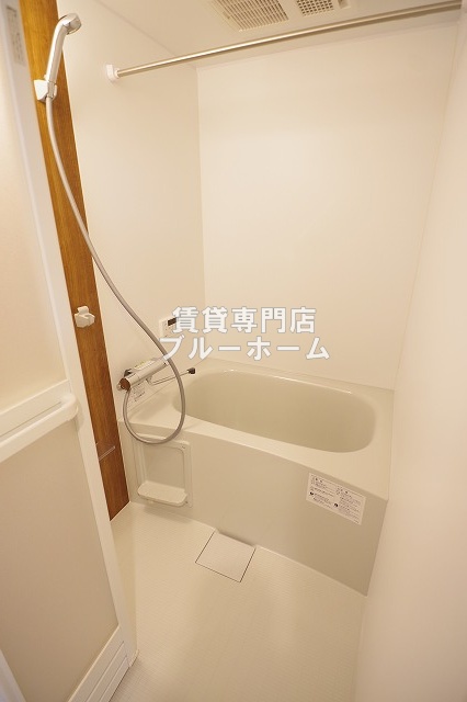 バス・シャワールーム　浴室乾燥機付き！