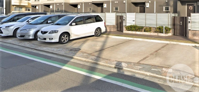 駐車場　広々駐車場