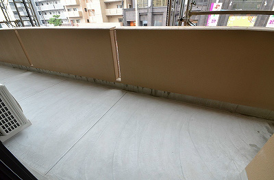 バルコニー　奥行2mで広々バルコニー＆ペアガラスで遮音・断熱性も良し！