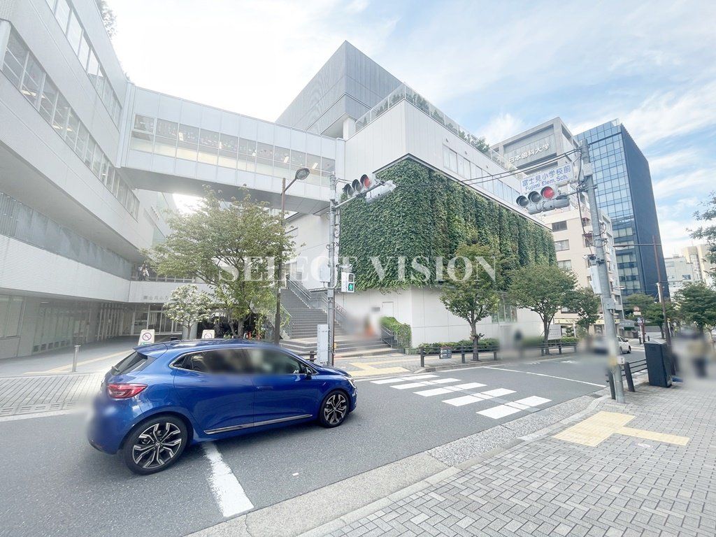 小学校　千代田区立富士見小学校（小学校）まで530m