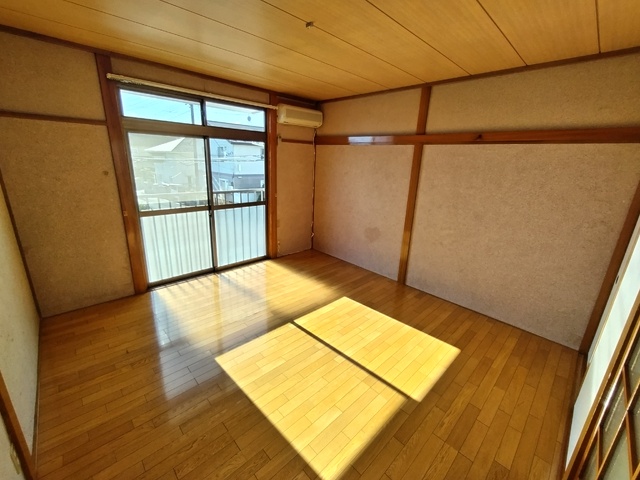 居室・リビング　南向きの洋室８帖