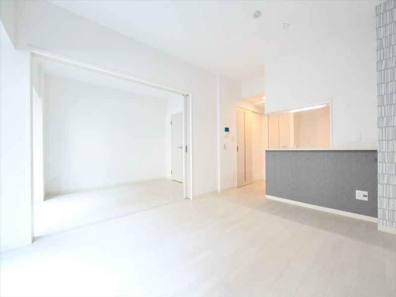 居室・リビング　ＬＤＫ12.24帖　エアコン付　南向きバルコニー