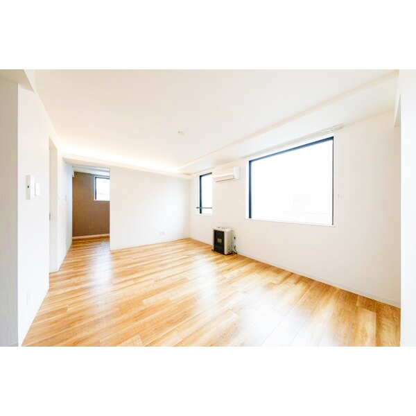 居室・リビング　明るい雰囲気で、気持ちの良いリビングです♪