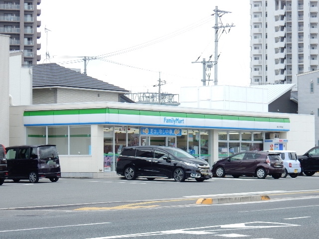 コンビニ　ファミリーマート　大供本町店（コンビニ）まで750m
