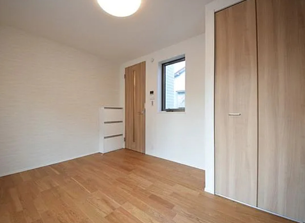 居室・リビング　別部屋の写真を使用しております。