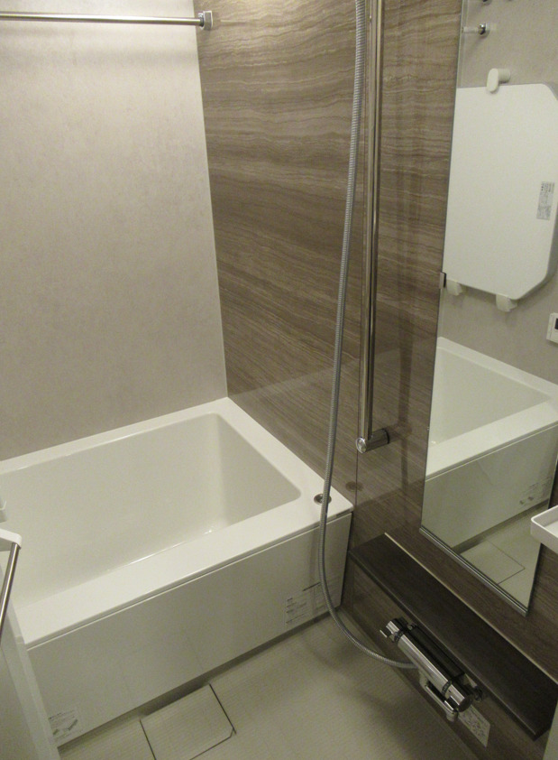 バス・シャワールーム　落ち着いた空間のお風呂です