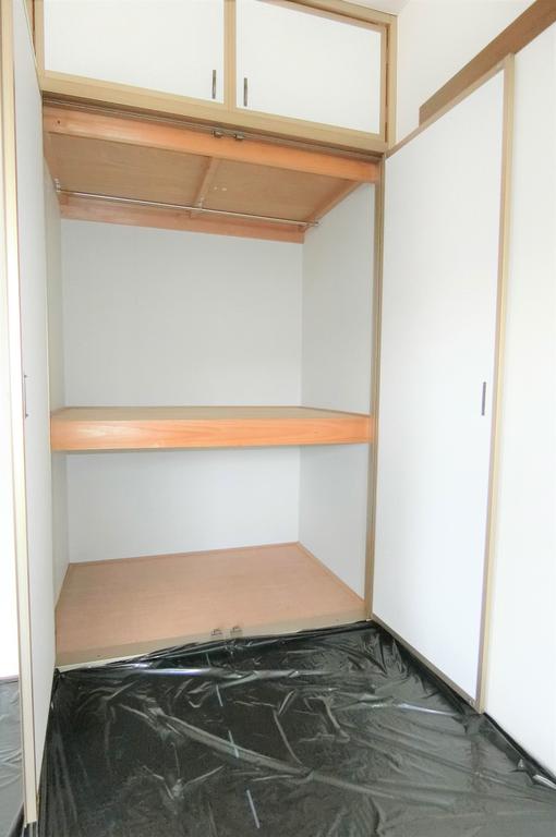 収納　写真は同型の和室タイプのものです
