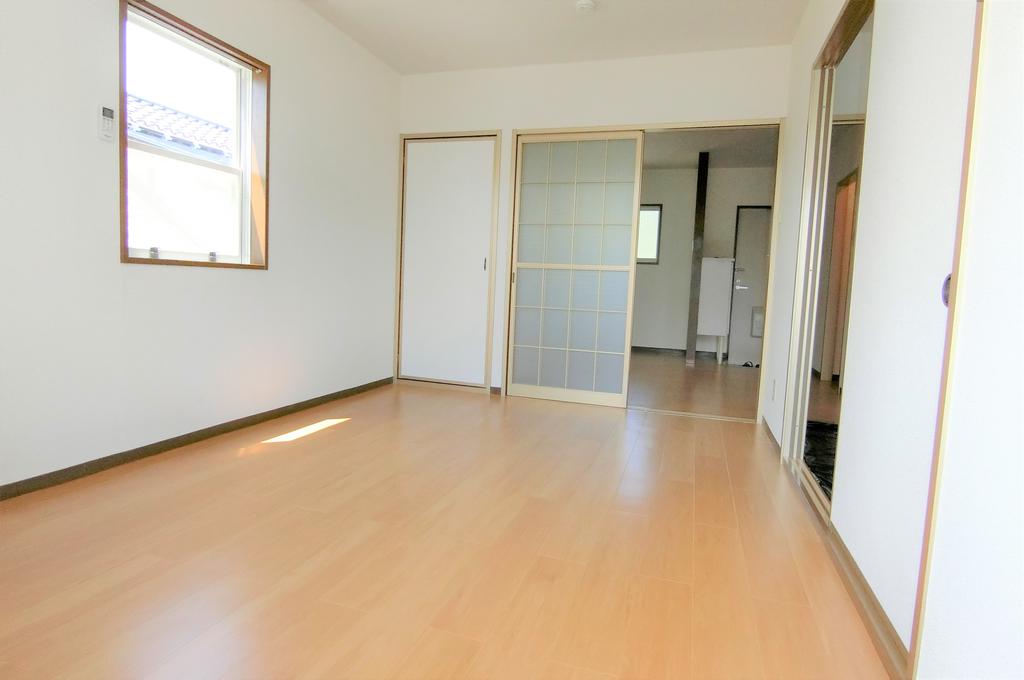 居室・リビング　写真は同型の別室のものです