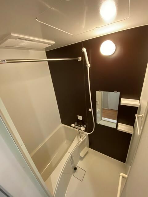 バス・シャワールーム　コンパクトで使いやすいお風呂です