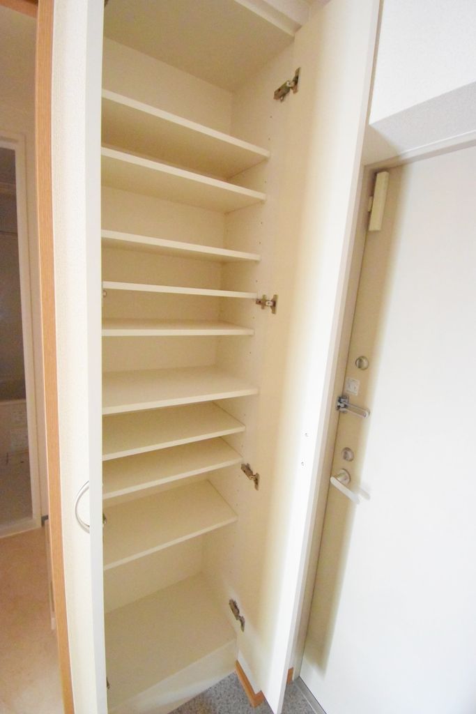 収納　※参考写真（同間取り別階別部屋）