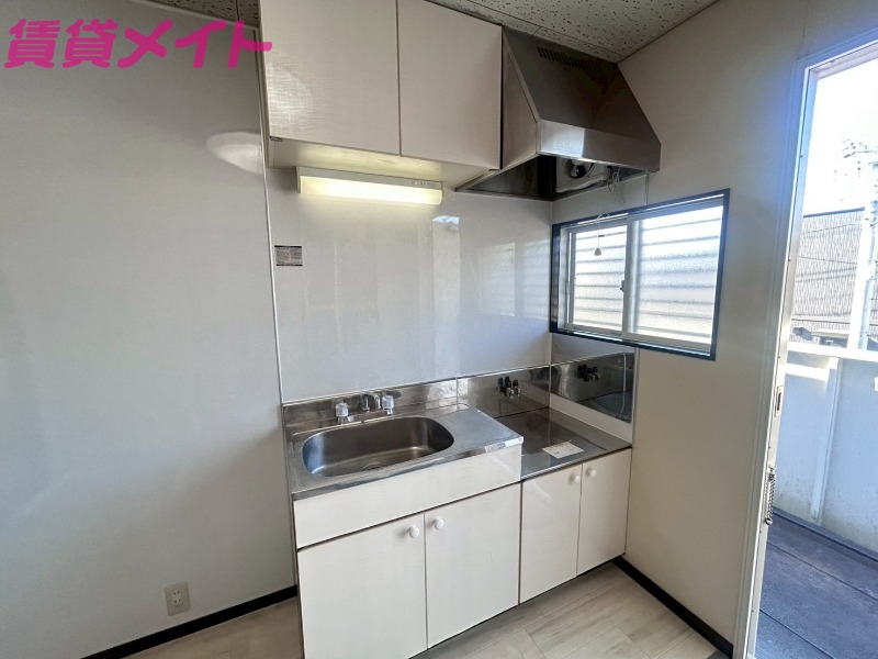 キッチン　同物件別部屋の写真です