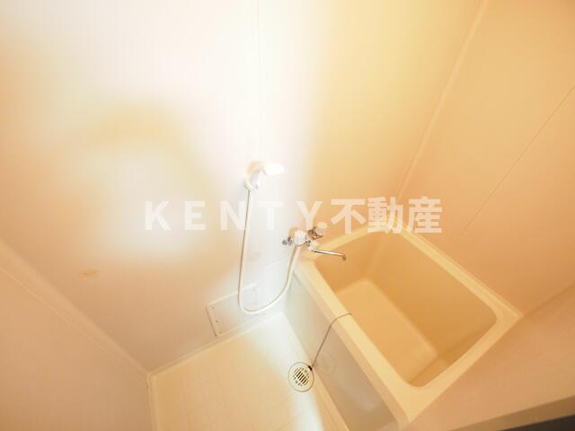 バス・シャワールーム　コンパクトで使いやすいお風呂です