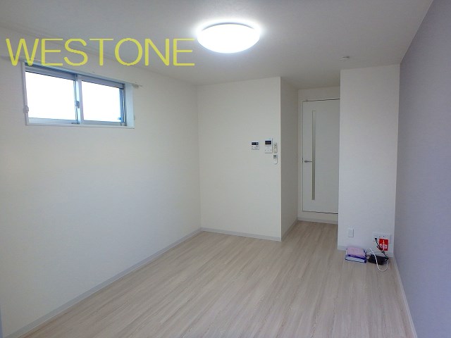 居室・リビング　２面採光の明るい洋室です