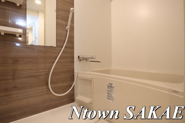 バス・シャワールーム　落ち着いた空間のお風呂です