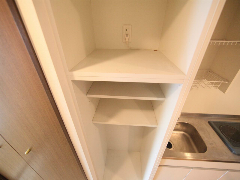 その他設備　キッチン横に棚付き