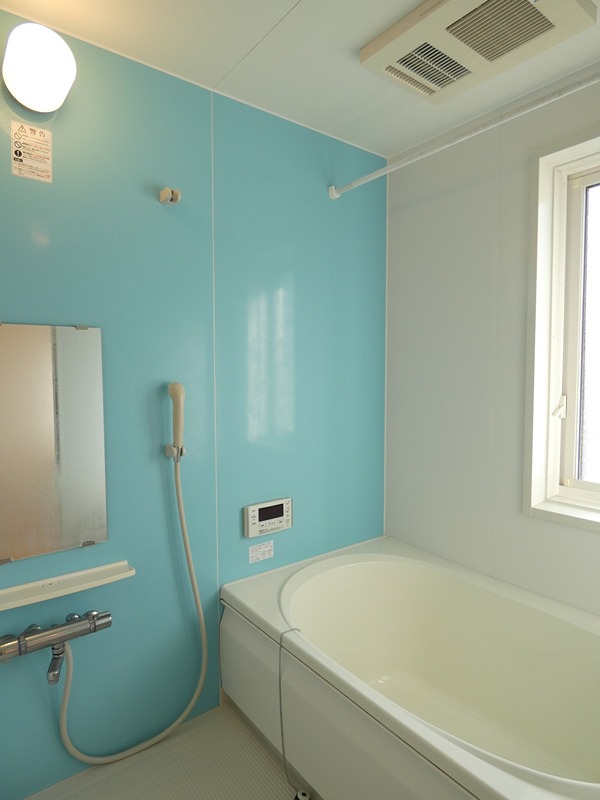 バス・シャワールーム　※間取りが反転タイプのお部屋のお写真です。