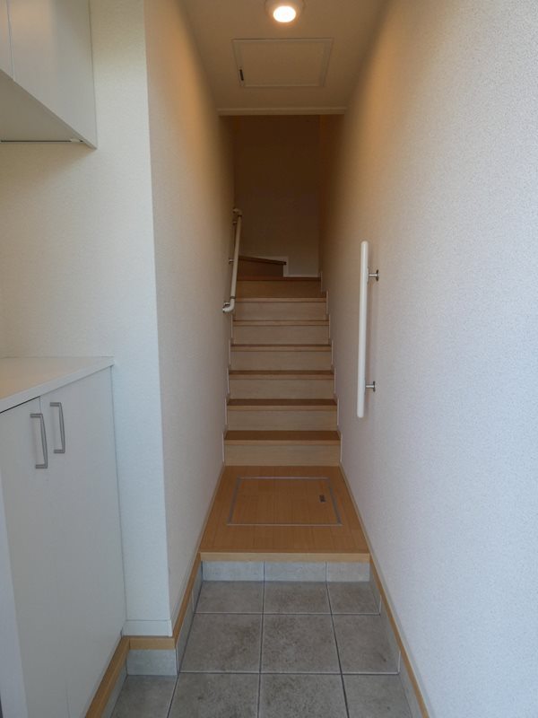 玄関　※間取りが反転タイプのお部屋のお写真です。