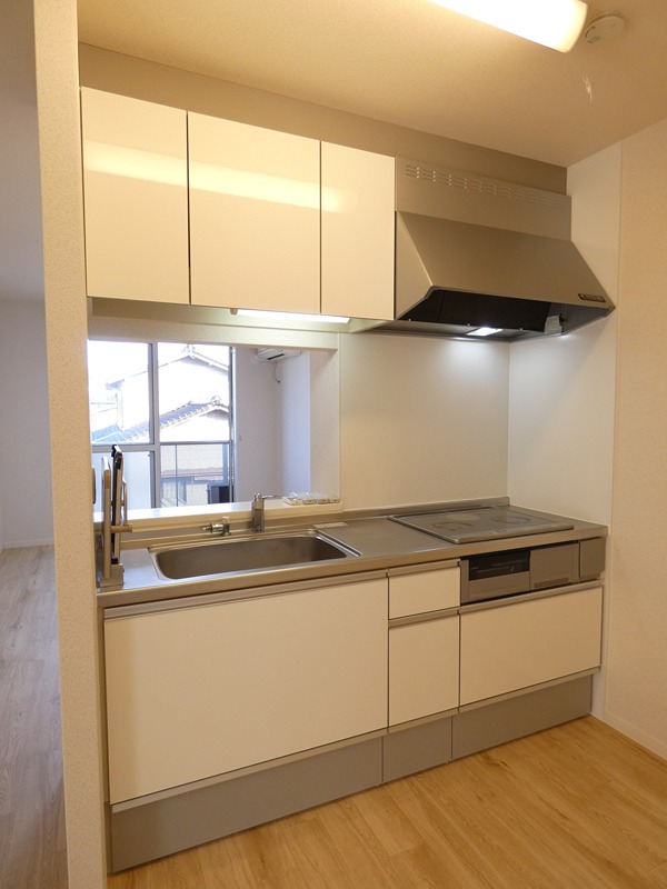 キッチン　※間取りが反転タイプのお部屋のお写真です。