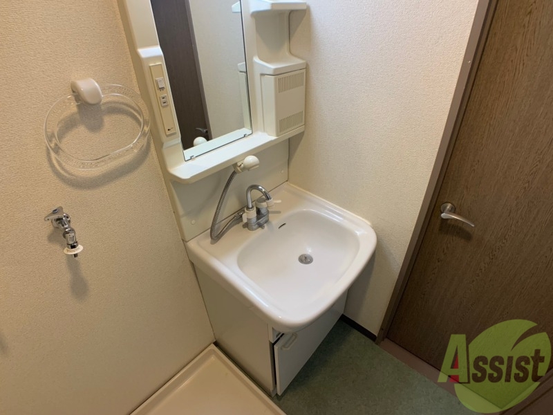 洗面設備　洗面台。身支度にはかかせないですよね～。