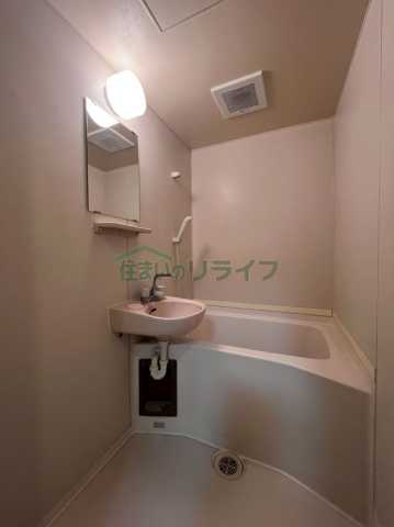 バス・シャワールーム　※参考写真です。反転タイプのお部屋になります。