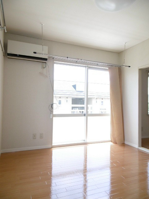 居室・リビング　写真は202号室です。(参考)