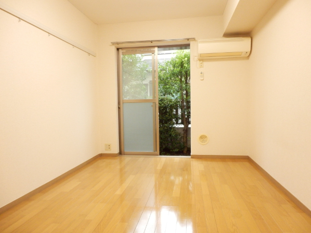 居室・リビング　※写真は別部屋