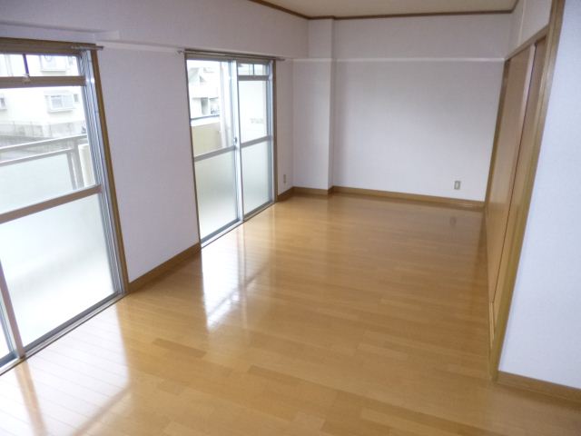 居室・リビング　広々としたリビング