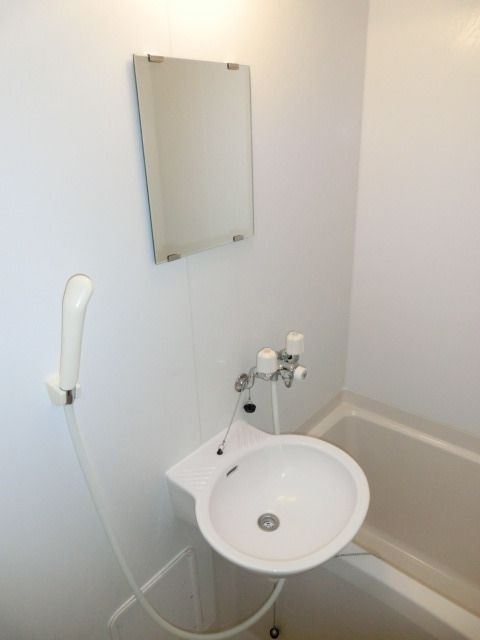 洗面設備　鏡付の洗面台