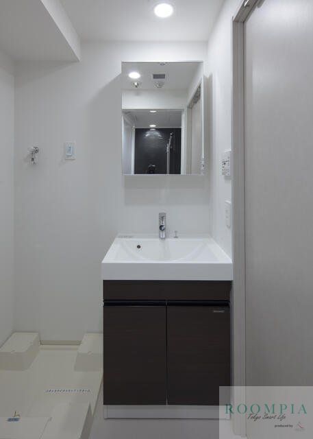 洗面設備　※同タイプの別のお部屋です。