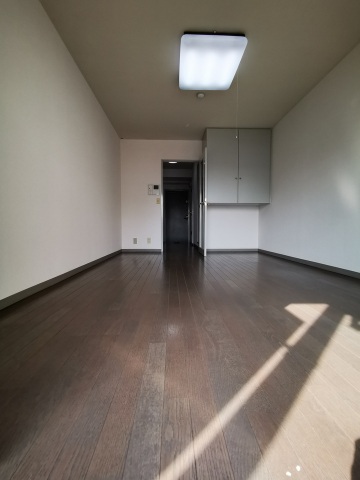 居室・リビング　南向きで明るく広々した洋室9帖