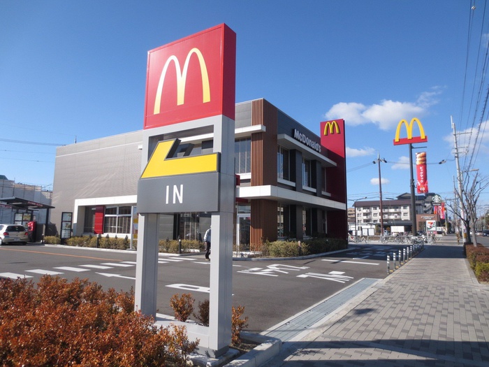 飲食店　マクドナルド真砂店（飲食店）まで700m